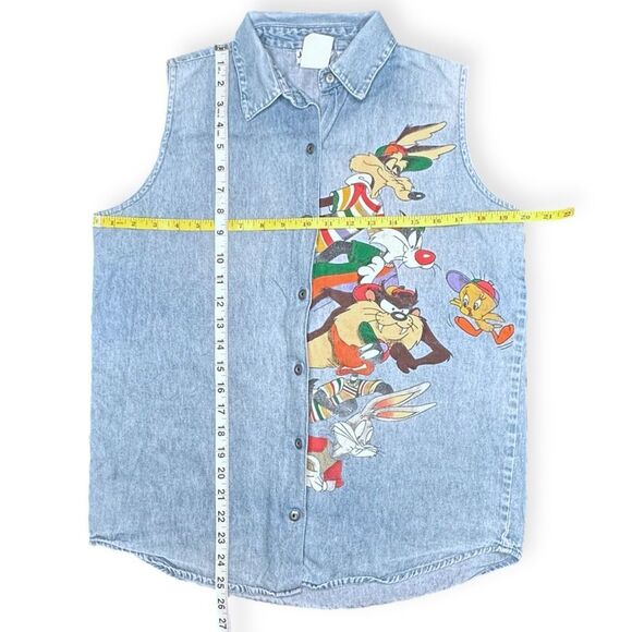 VINTAGE JERRY LEIGH Women’s Looney Tunes Sleeveless Denim Shirt Size Medium - Picture 5 of 5